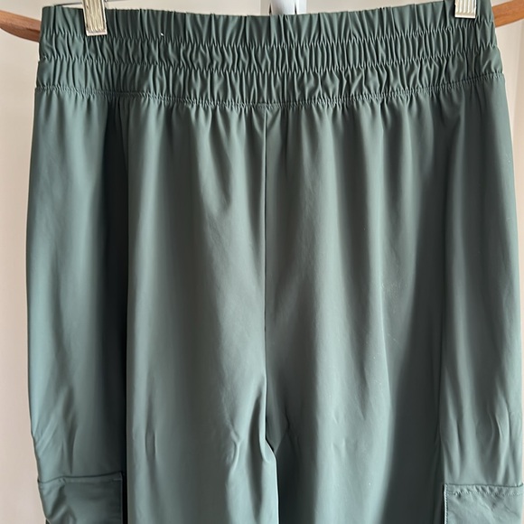 Old Navy Dark Green SleekTech Cargo Pants Size Small Tall - Picture 6 of 9